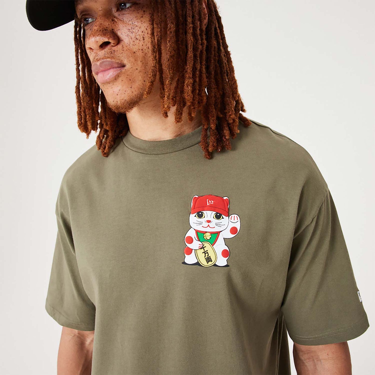 NEW ERA LUCKY PAWS CHARACTER GRAPHIC OVER-SIZED TEE
